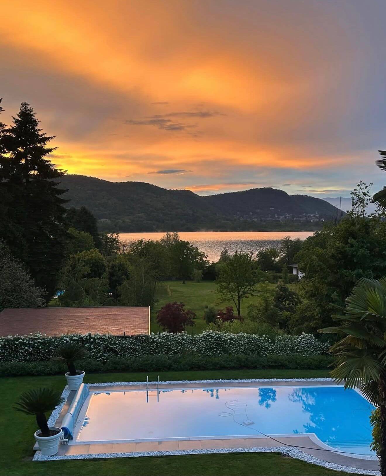 Piscina e area esterna di Villa Pato dopo l'intervento